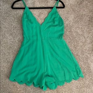 💚 Brand new Green romper with Scallop details